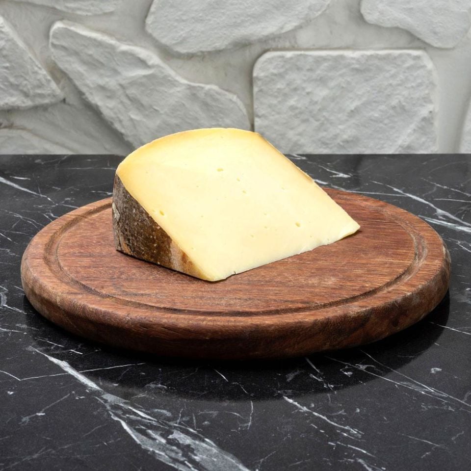 Taş Mahzende Dinlendirilmiş Orijinal Eski Kaşar Peyniri 1 Yıllık 1 KG