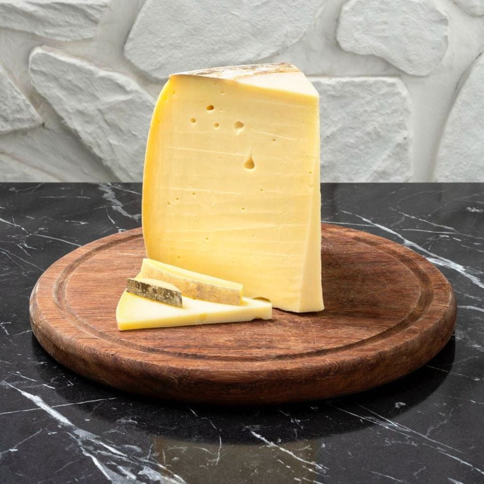 Taş Mahzende Dinlendirilmiş Orijinal Eski Kaşar Peyniri 1 Yıllık 1.800-1.900 GR